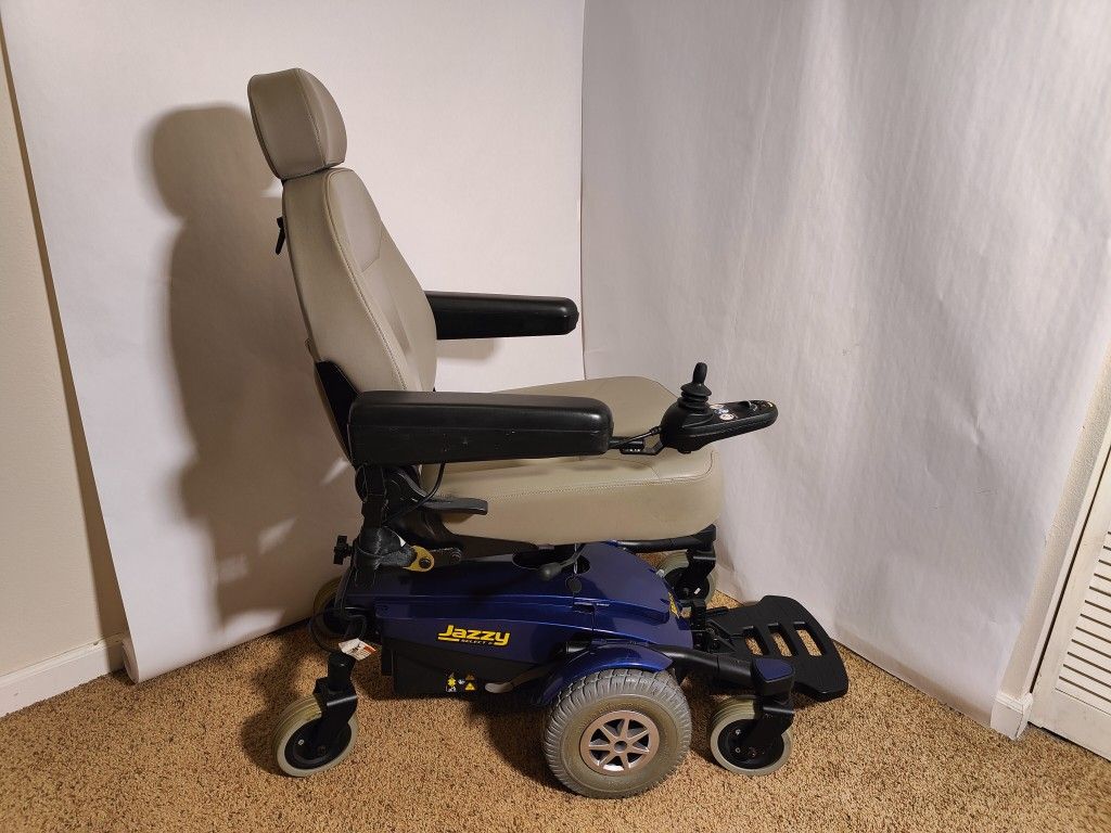 Pride Jazzy Select 6 Scooter