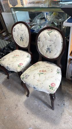 Pair chairs