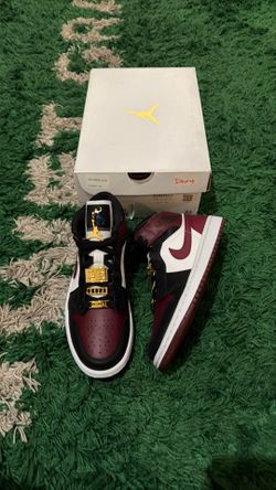 Jordan 1 Mid Beetroot W