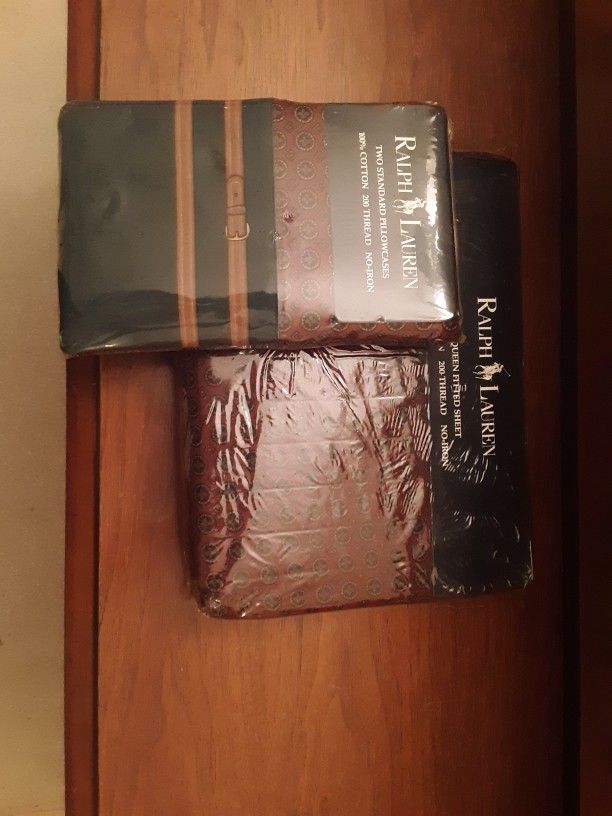 Ralph Lauren Queen Size Fitted Sheet And Matching Pillow Cases