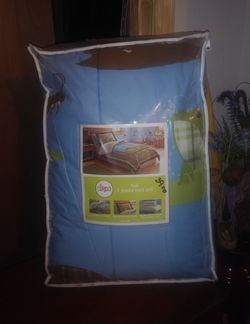 New 7-piece bed set for kids size full