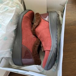 Beezees Faux Fur Lined Boots 6.5