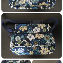 Vera Bradley Blue Floral Diaper Messenger Travel Bag for Sale in Gilbert,  AZ - OfferUp