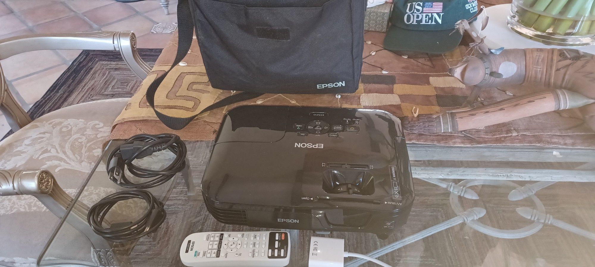 Epson EX5210 PROJECTOR WITH CORDS REMOTE AND CARRY BAG $299obo