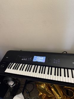 Electric Keyboard Korg