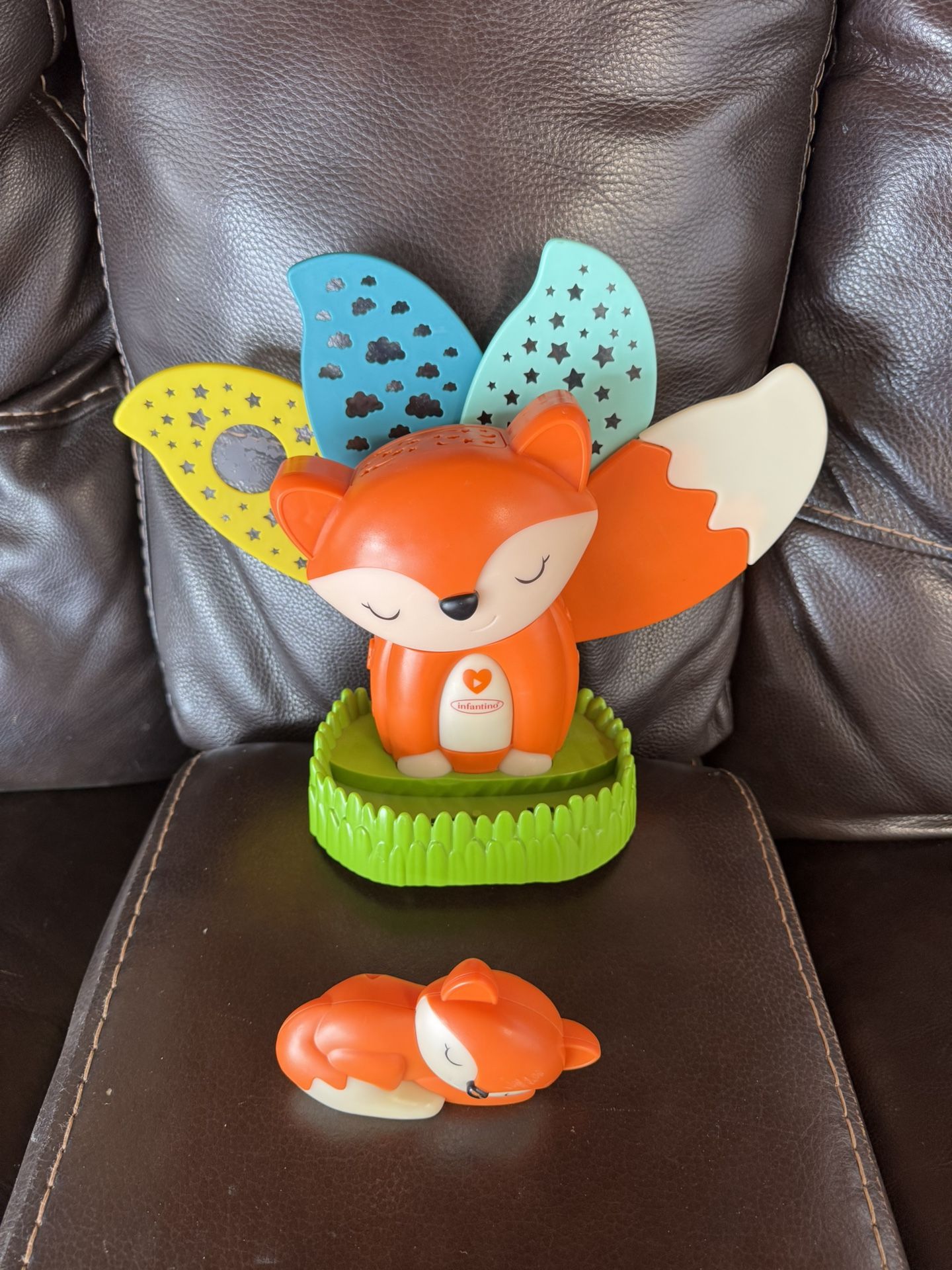 3-IN-1 MUSICAL SOOTHER & NIGHT LIGHT PROJECTOR orange fox Location new port Richey