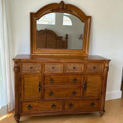 Beautiful bedroom set Endura-Tommy Bahama style
