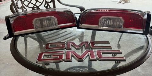 2020 GMC CANYON Tailgate lights