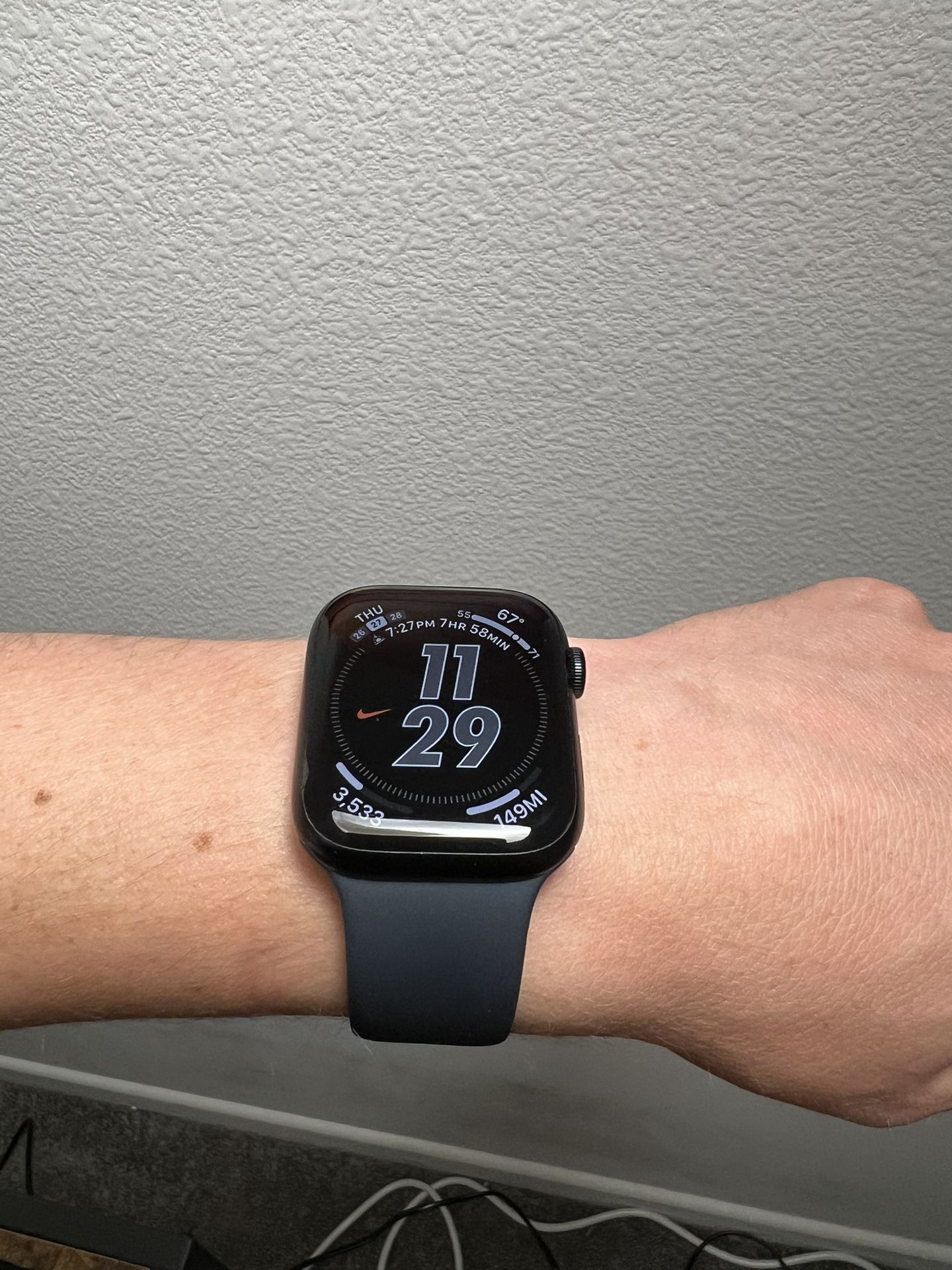 Apple Watch Series 9 / 45mm / GPS Midnight Aluminum Case with Midnight  Sport Band M/L. for Sale in Las Vegas, NV - OfferUp