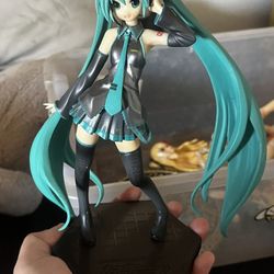 Hatsune Miku Anime Figure