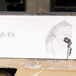 Brand New Insignia Studio Flash Kit 72 Watt AC Powered Flash Kit With Stands Umbrellas For Indo Photo Shots