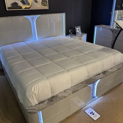 Light Gray Contemporary Queen Bed Touch-control LED Replicated Marble Accents