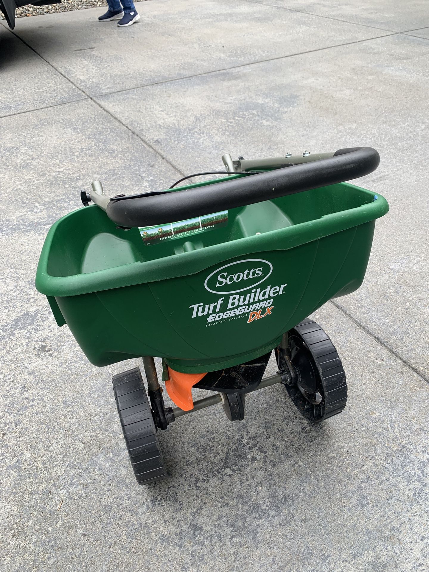 Scotts Turf Builder DLX