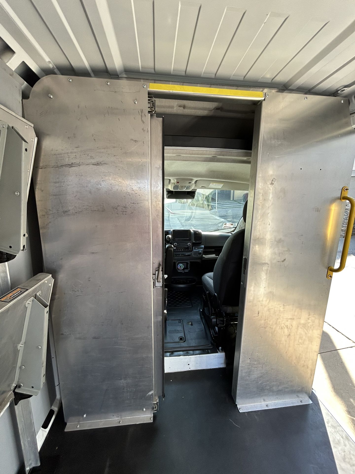 Aluminum Sliding Door Partition For Cargo Van