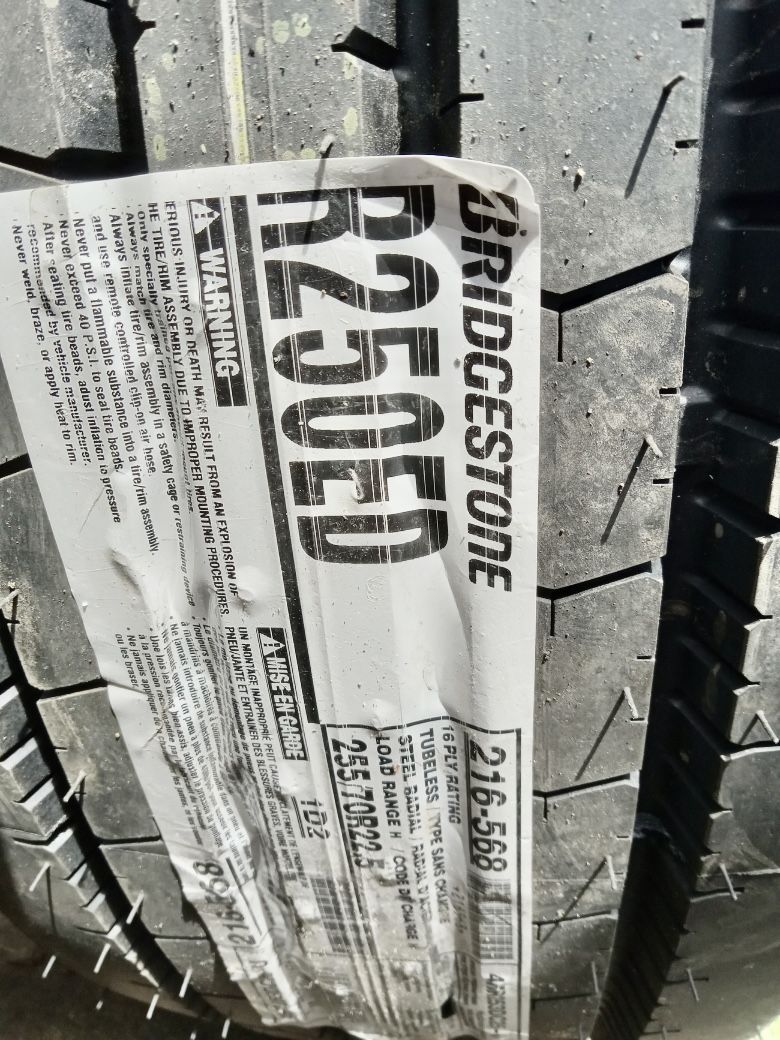 NEW Bridgestone R250ED SEMITRUCK/TRAILER TIRE AND RIM for Sale in
