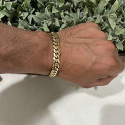 14 K Cuban Link Bracelet 