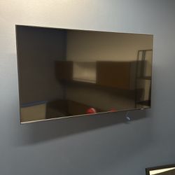 43” Samsung Excellent Condition With Mount 