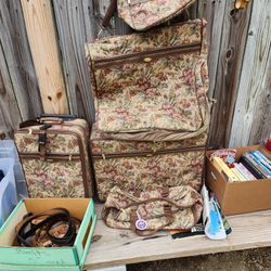 5 Peace Vintage Luggage Set