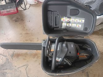 Craftsman 18" 42cc Chainsaw Very Good Condition with case oil and gas can