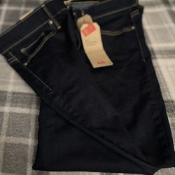 Women’s Levis 