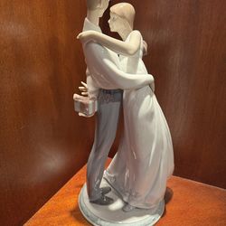 RETIRED (2007): Lladró Love’s Little Surprises