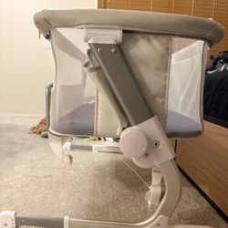 Baby Delight Bedside Bassinet 