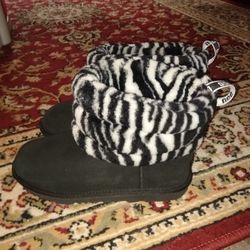 UGG Boots New Without Box Girls/Women