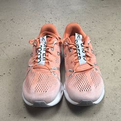 I Comfy On CloudTec Phase running shoes. 