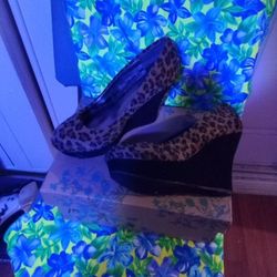 LADIES 9 LEOPARD. 
