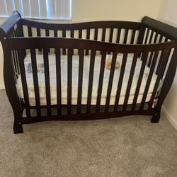 Crib….mirror….changing table 