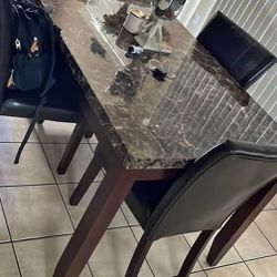 Dinning/Kitchen Room Table and Chairs