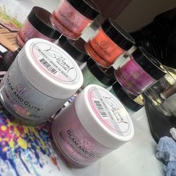 Glam And Gilts Acrylic Powder.