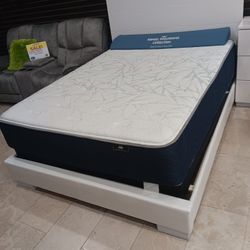 *Manager's Special*---Renaissance Charming White King Beds---Now $299---Delivery Available👌