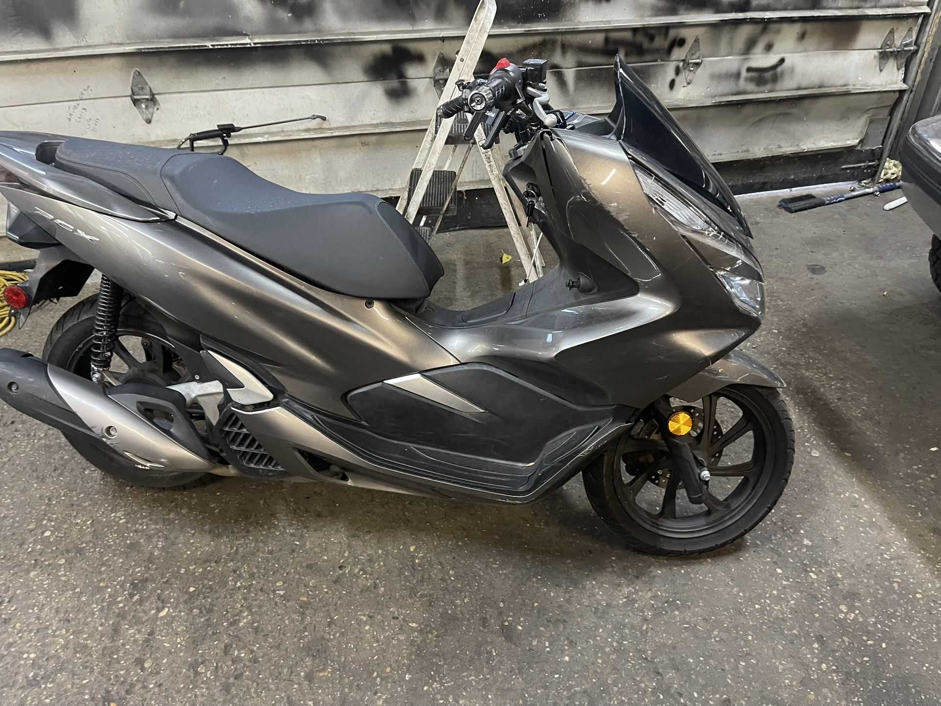 2019 Pcx 150 cc Clean Title And Yes I Have New Plastics Who Ever Buys It $1,500