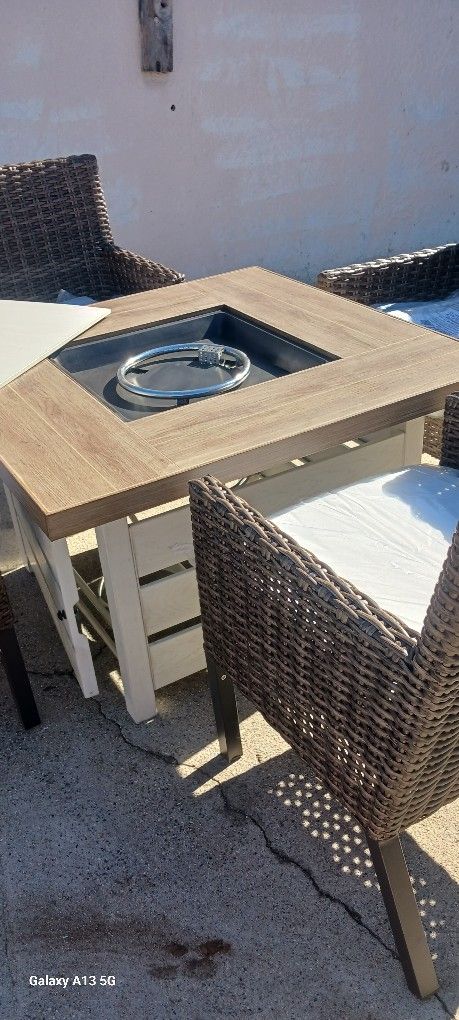 Brand New Fire Pit With 4-chairs