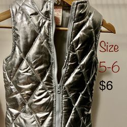Silver Puffer Vest Size 5/6 And 6-7 , Kids