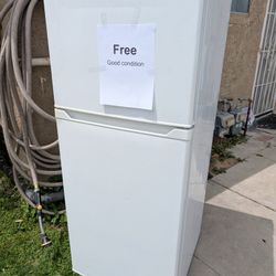Free Fridge , Apartment Size. 