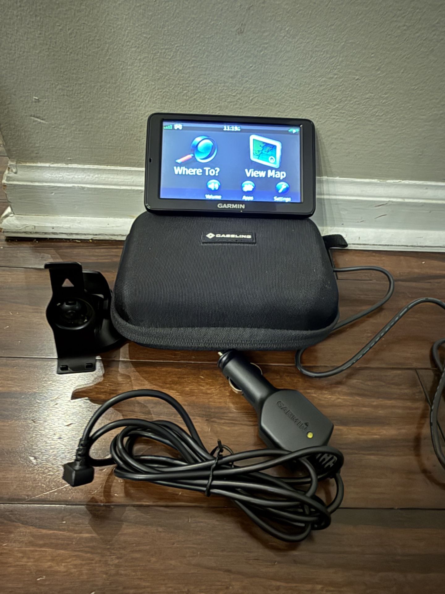 Garmin Nuvi 2555lm Navigation, 2 Chargers, Case And Car Mount/stand
