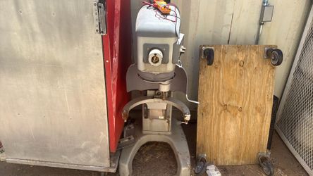 HOBART HL300 INDUSTRIAL MIXER