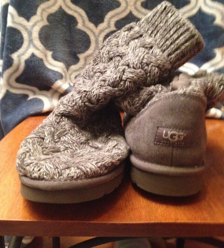 Women's Ugg/ Isla Boot (heather gray), size 10 (sold w/box)