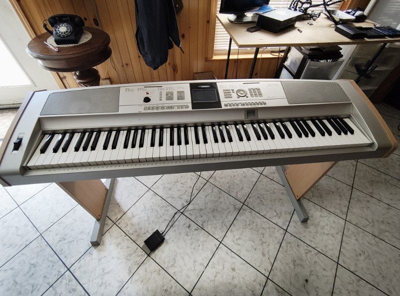 Yamaha Electric Piano DGX-505