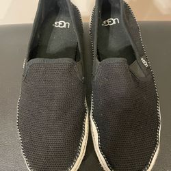 Women’s UGG Comfort Flat Tennis Shoes 7.5 