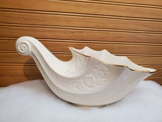 Vintage Fine Ivory Cornucopia Center Piece