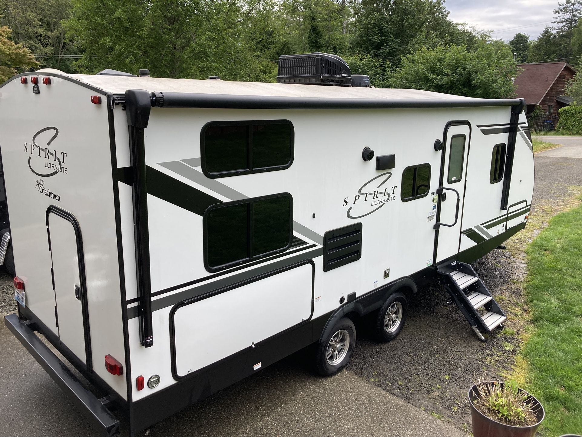 2021 Coachman Spirit Ultra Lite Travel Trailer 