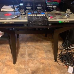 Dj Equipment S11 With 2 original Technics 1200’s