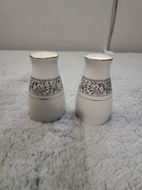 Salt & Pepper SetAmbassadorby Royal Wentworth 3/7 Hole (V)