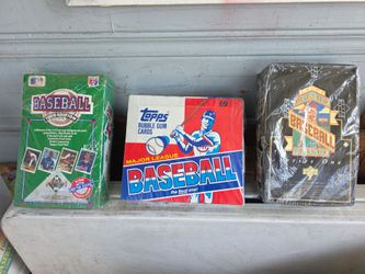 Topps vintage box of baseball cards