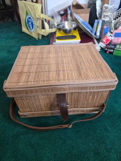 Vintage Tupperware wood slat picnic basket