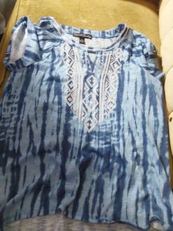 Short sleeve, light wear, blue shirt with gold incorporated patern