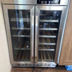 Wine/beverage Fridge